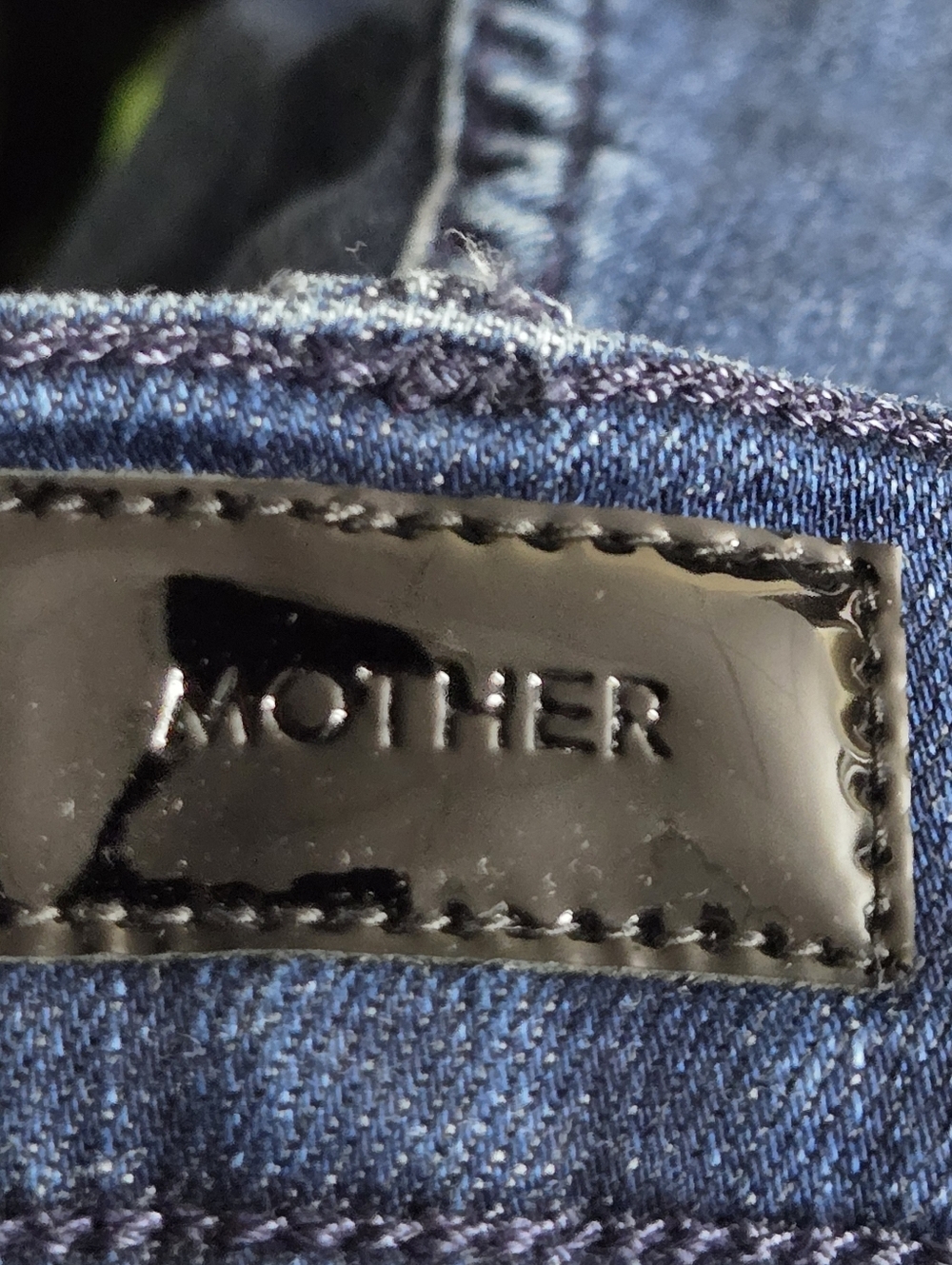 Mother The Weekender Fray Size 28 Mint Condition Dark Stretch Denim Flare - Picture 13 of 15